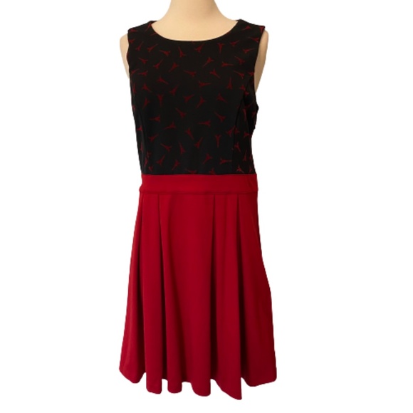 ELLE Dress Eiffel Tower Paris Pleated Ponte Knit Sleeveless Black Red Size 10 - Picture 1 of 13